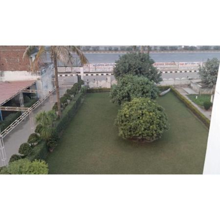 Hotel Sangam, Benares Buitenkant foto